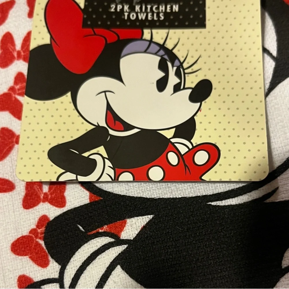 2 adorable Disney’s Minnie Mouse hand Towels - Picture 4 of 4
